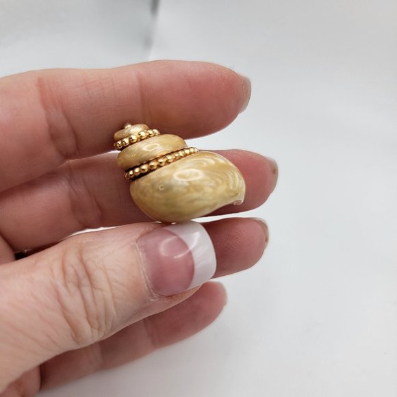 925 Sterling Shell Clip Earrings - Picture 4 of 7